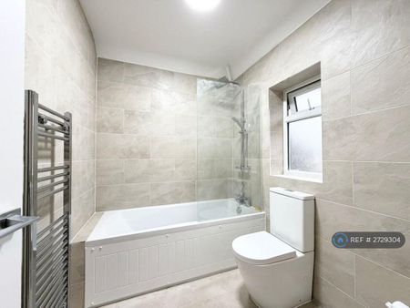 3 bedroom semi-detached house to rent - Photo 3