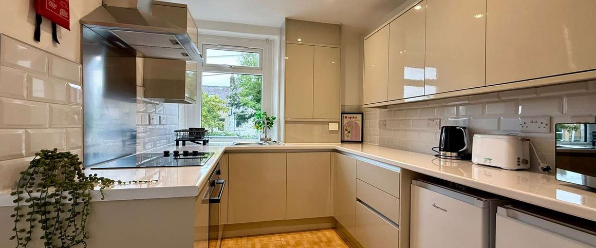 Golgotha Road Room 4 - Photo 1