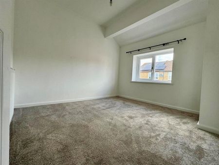 3 bedroom end of terrace house to rent - Photo 4