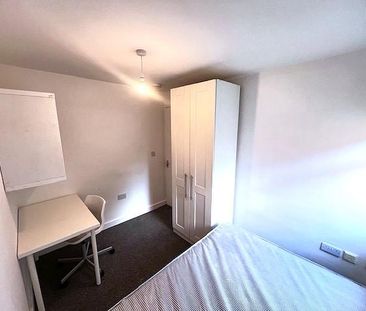 1 bedroom in a house share to rent - Photo 3