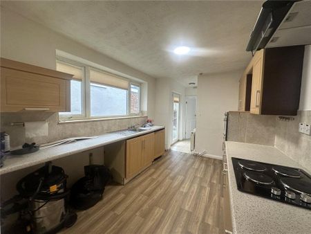 3 bedroom terraced house to rent - Photo 2