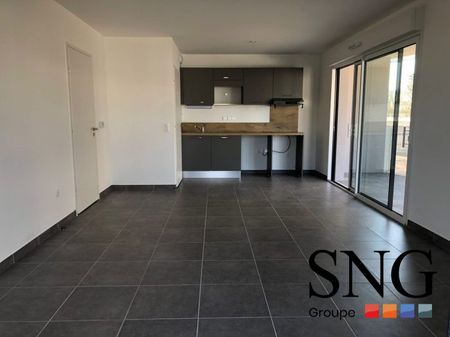 T3 AVEC BALCON ET DEUX PARKINGS - Photo 2