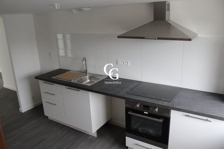 Location Maison 6 pièces 115m² VIEILLEVIGNE 44116 - Photo 2