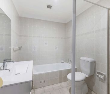 Spacious & Freshly Updated 3-Bedroom Townhouse in a Quiet Complex - Photo 3