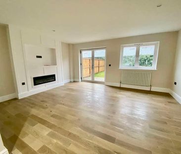 Hampton Mews, Havenstreet, Isle Of Wight, PO33 - Photo 2