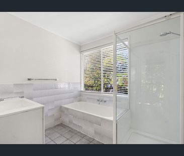 Pet-Friendly Noosa Living with Lawn Maintenance Included - Photo 6