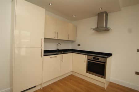 Flat 68, Swan Court Waterhouse Street, HP1 1DS, Hemel Hempstead - Photo 3