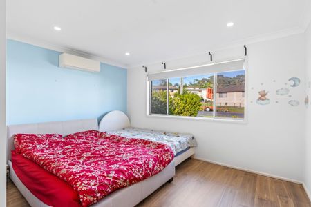 2 Bedroom Home with Large Backyard - Photo 2