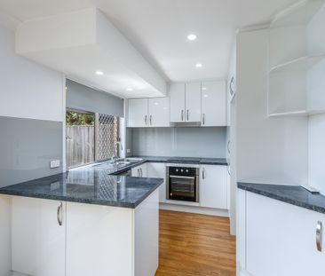 SPACIOUS TOWNHOUSE IN THE HEART OF SOUTHPORT - Photo 6