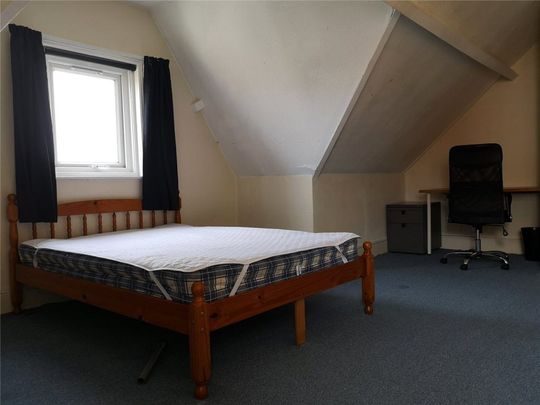 5 Bedroom Flat / Apartment - Landguard Road, Southampton - Photo 1