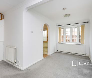 3 bedroom house to rent Lakelands Close, Hampden Park, Eastbourne, ... - Photo 2