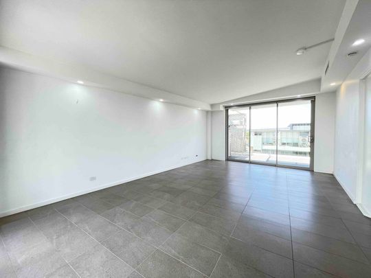 Morden 3 Bedroom Penthouse With Fantastic City View - Photo 1