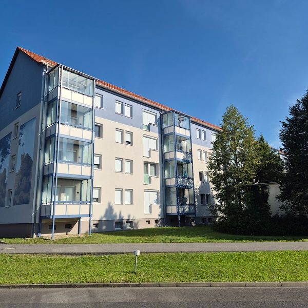 Modernisierte 4-Zimmer-Wohnung mit Balkon im Erdgeschoss - Photo 1