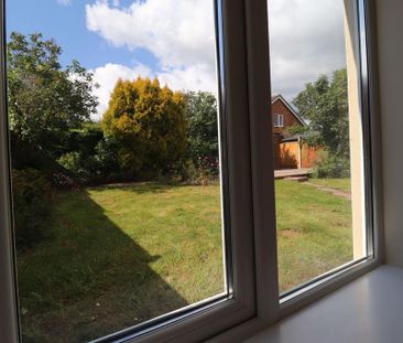 3 bedroom detached bungalow to rent - Photo 3