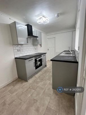 2 bedroom end of terrace house to rent - Photo 1