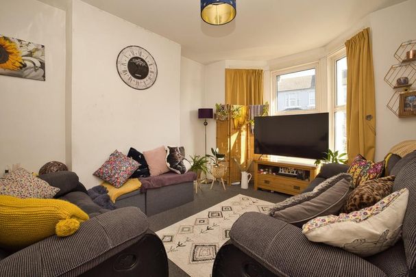 2 bedroom end of terrace house to rent - Photo 1