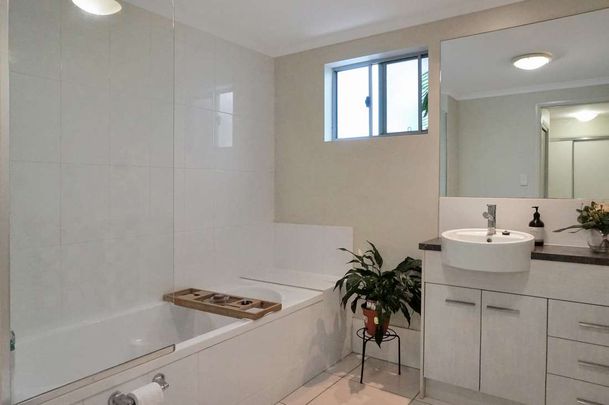 CENTRAL 3 BEDROOM APARTMENT - NON FURNISHED - Photo 1