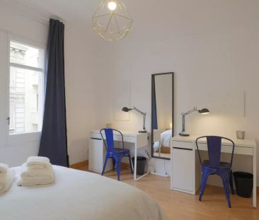 Modern room for rent in 6-bedroom apartment in Sarrià-Sant Gervasi - Foto 3