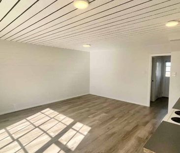 Modern and Bright! - Photo 3