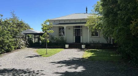 Light, Bright & Full of Character - Photo 4