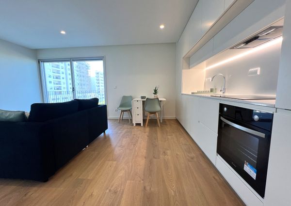 Apartamento T1 para Arrendamento com Varanda e Lugar de Estacionamento em Paranhos
