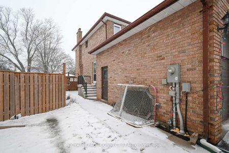 Detached Home For Lease | E8021744 - Photo 5