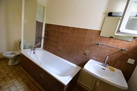 Location Appartement 1 pièce 37m² AUBENAS 07200 - Photo 5