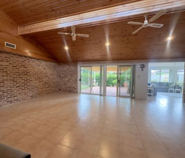 Three Bedroom Residence - Photo 6