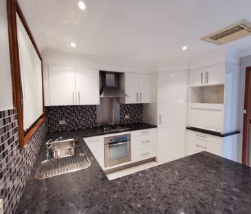 Comfortable Family Home in Quiet Hillvue Location - Photo 2