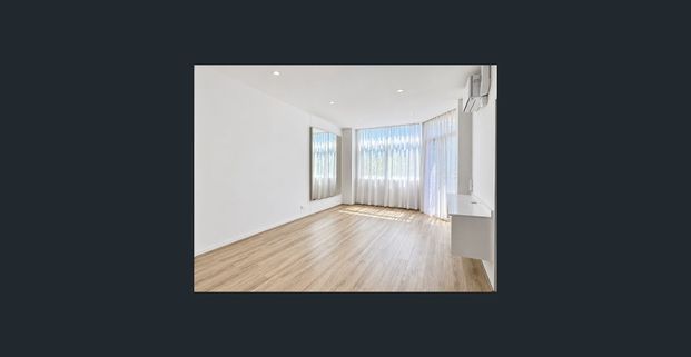 Modern Coastal Living in the Heart of Brighton-Le-Sands! - Photo 1