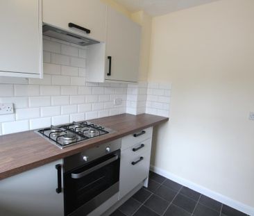 2 bedroom terraced house to rent - Photo 2