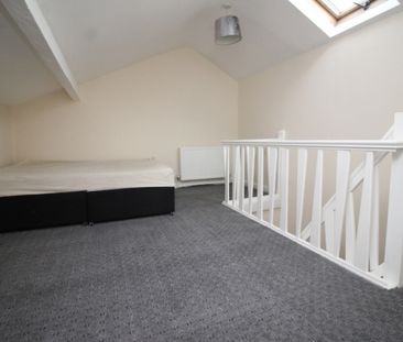 1 Bedroom FIrst Floor Flat - Photo 2