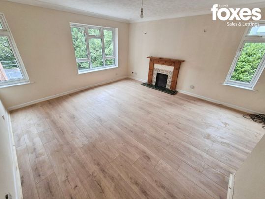 2 bed flat to rent in Moat Court, 42 Branksome Wood Road, Bournemouth, Dorset, BH4 9LA - Photo 1