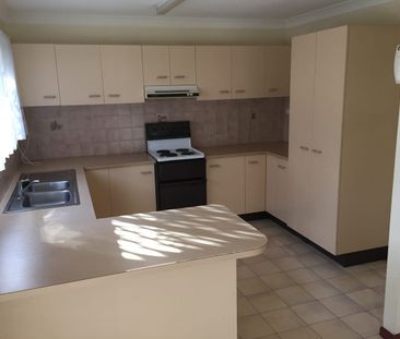 Lowset 3 Bed with Powered Work Shed - Photo 2