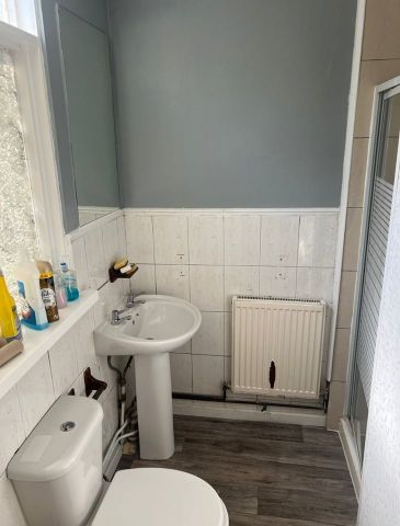 Room in a Shared House, Crest Road, NW2 - Photo 4