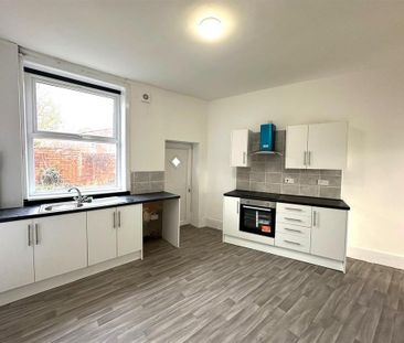 3 bedroom terraced house to rent - Photo 5