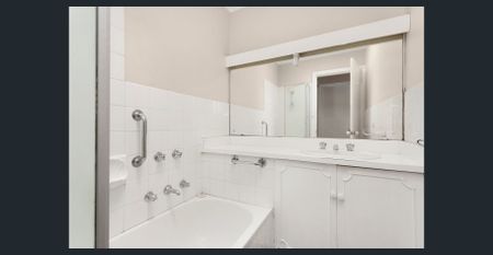 Comfort, convenience & location - Photo 3