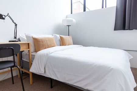 flat b, 708 High Road, London N12 9QL, UK, London - Photo 2