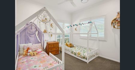 Elevated designer home with stunning coastal views - Photo 5