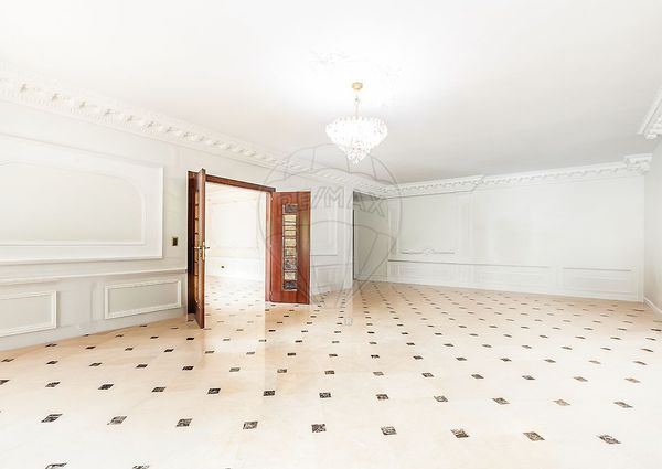 Apartamento T5 em Lisboa