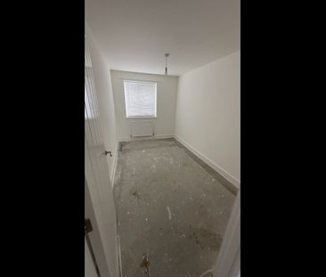 3 Bed Flat, Bank Street, M11 - Photo 3