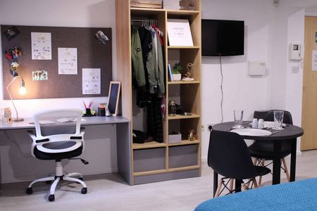 Four Bed Apartment (Shared) - Photo 5