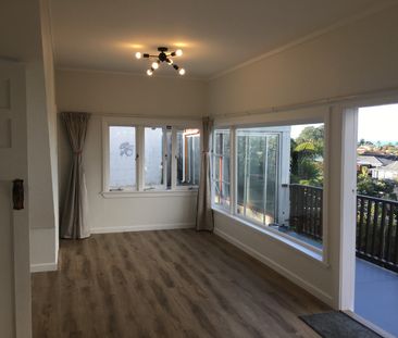 Property Management845 Beach Road, Browns Bay - House for Rent - Photo 2