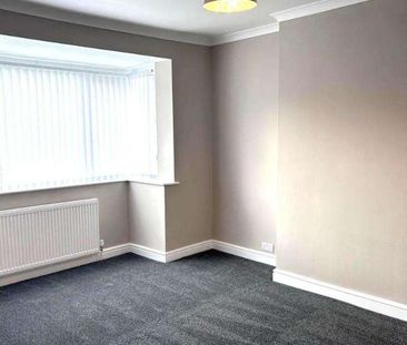 Surrey Avenue, Oldham, OL2 - Photo 1