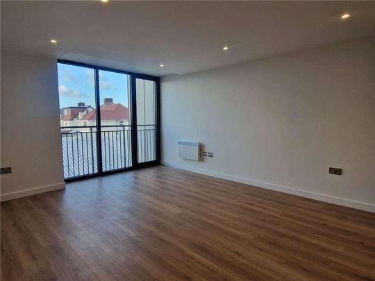 Tealing Drive, Epsom, Surrey, KT19 - Photo 1