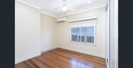 Spacious Family Home in a Great Location - Air Conditioning in ALL Bedrooms as well as Living Area! - Photo 3