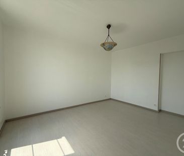 Location Appartement 5 pièces 78m² COULOMMIERS 77120 - Photo 2