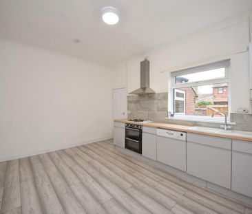 3 bed House - Mid Terrace for Rent - Photo 6