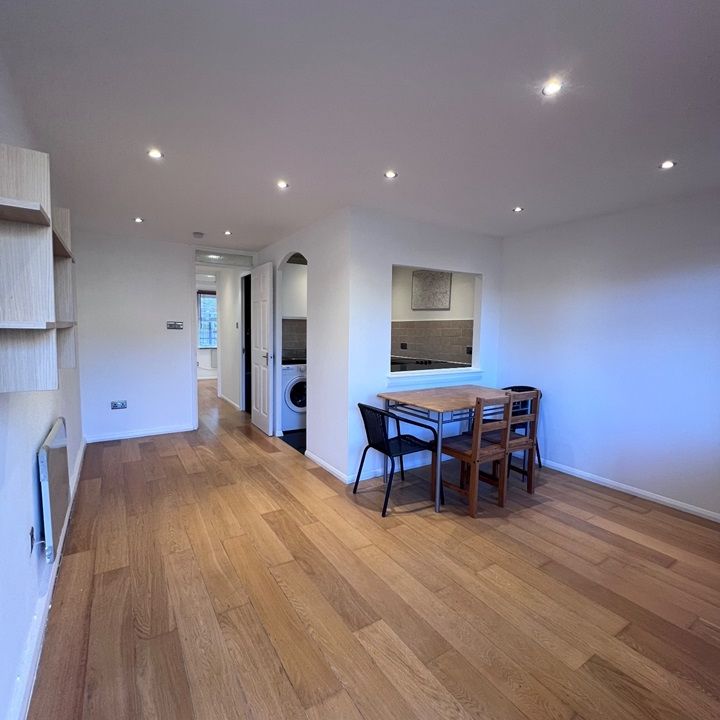 1 Bed Flat, Burnham Close, SE1 - Photo 1