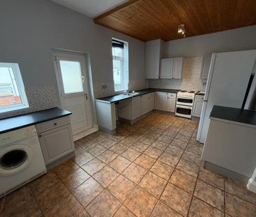 3 bedroom terraced house to rent - Photo 3